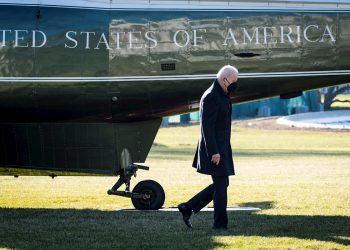 El presidente de Estados Unidos, Joe Biden, fue registrado este lunes a su llegada a la Casa Blanca, tras su fin de semana en Delawere (EEUU). Foto: Pete Marovich/Efe.