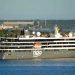 El crucero World Voyager en la bahía de Cienfuegos, Cuba. Foto: Modesto Gutiérrez Cabo / ACN.