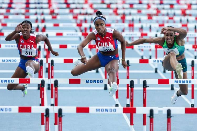 En total, 14 deportes conquistaron al menos una presea y siete aportaron los títulos, con especial destaque para el atletismo (9 oros, 6 platas y 3 bronces), lucha (9-3-3) y el boxeo (4-1-1), las cuales aportaron casi el 76 % de las coronas de la delegación. Foto: del perfil de Facebook de Calixto Llanes, enviado especial de la ACN.