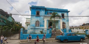 Niños saliendo de la escuela primaria Holvein Quesada, en Santa Amalia, La Habana. Foto: Otmaro Rodríguez.