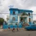 Niños saliendo de la escuela primaria Holvein Quesada, en Santa Amalia, La Habana. Foto: Otmaro Rodríguez.