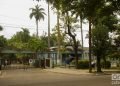 Centro Médico Psicopedagógico Hogar la Castellana (Izq.), y Policlínico Julián Grimau (der), en Santa Amalia, La Habana. Foto: Otmaro Rodríguez.