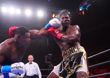 El boxeador cubano de los pesos pesados Luis Ortiz (izq) derrotó este fin de semana por un fulminante KO al estadounidense y excampeón mundial Charles Martin. Foto: Premier Boxing Champions.