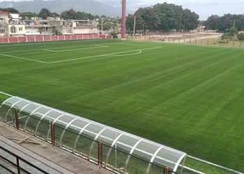 Cancha sintética de fútbol,en el estadio Antonio Maceo, de Santiago de Cuba. Foto: ACN / Archivo.