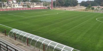 Cancha sintética de fútbol,en el estadio Antonio Maceo, de Santiago de Cuba. Foto: ACN / Archivo.