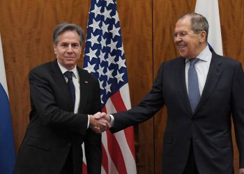 Los ministros de exteriores de EEUU y Rusia luego de las conversaciones de este 21 de enero en Ginebra. Foto: RT.