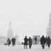 Personas durante el invierno en Moscú, Rusia. Foto: Maxim Shipenkov / EFE / Archivo.