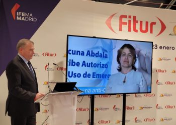 El ministro cubano de turismo, Juan Carlos García Granda, en una rueda de prensa en la Feria Internacional de Turismo de Madrid (Fitur). Foto: @MinturCuba / Twitter.