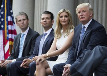 Ex expresidente Donald Trump y sus hijos. Foto: BuzzFeed News.