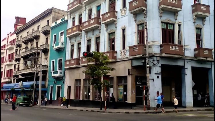 La librería Alma Mater, ubicada en Infanta y San Lázaro. Foto: YouTube.