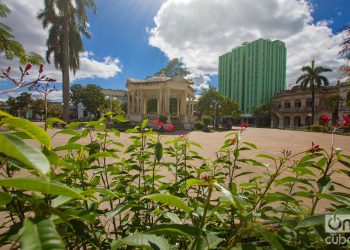 Vista del Parque Leoncio Vidal de Santa Clara, capital de la provincia cubana de Villa Clara. Foto: Otmaro Rodríguez.