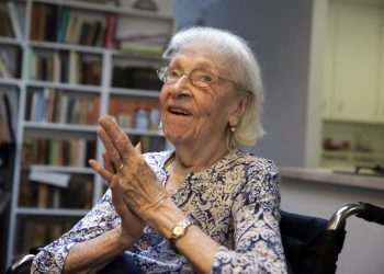 Carmen Herrera durante una entrevista en su estudio en Nueva York el 29 de mayo de 2015. Foto Richard Drew/Ap.