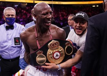 Boxeador cubano Yordenis Ugás después de derrotar al filipino Manny Pacquiao. Foto: LA Times