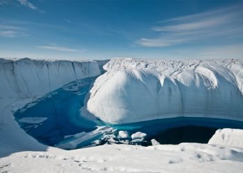 Casi dos tercios se deben a la adición de agua dulce al océano a causa del derretimiento de los glaciares y de las capas de hielo de la Antártida y Groenlandia. Foto: Ian Joughin/National Geographic.