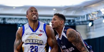 El jugador cubano de baloncesto Ismael Borrero (izq), nacionalizado en Puerto Rico. Foto: SoprtHD News.