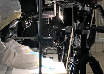 Investigadores participan en el desarrollo de una tecnología óptica para la detección del coronavirus SARS-CoV-2, en España. Foto: Universidad de Cádiz.