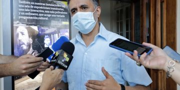 El secretario ejecutivo de la Alianza Bolivariana para los Pueblos de Nuestra América (ALBA), Sacha Llorenti Soliz, habla realiza declaraciones a la prensa durante su visita a Cuba. Foto: Ernesto Mastrascusa / EFE/ POOL.