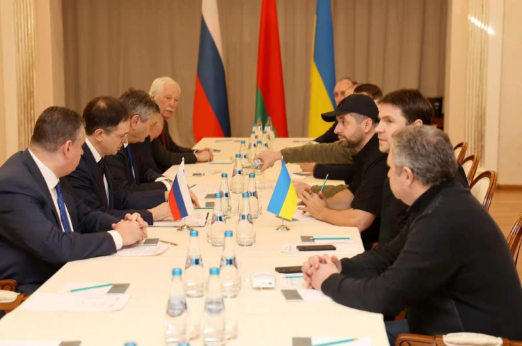 Vista de las conversaciones entre las delegaciones ucraniana y rusa en la región de Gomel, Bielorrusia, el 28 de febrero de 2022. Foto: Belta.