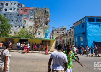 Calle Zanja, en La Habana. Foto: Otmaro Rodríguez.