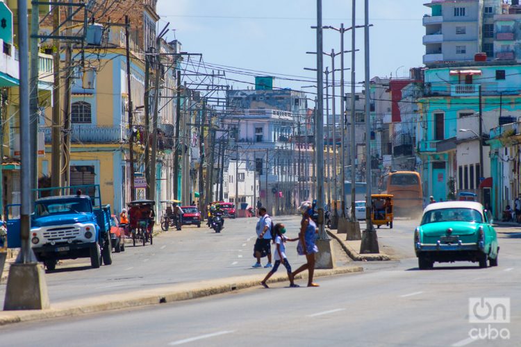 Calle Zanja, en La Habana. Foto: Otmaro Rodríguez.