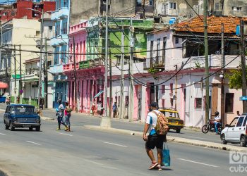 Calle Zanja, en La Habana. Foto: Otmaro Rodríguez.