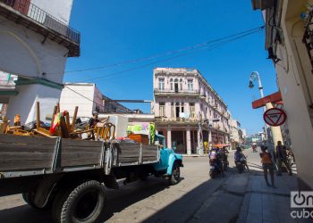 Calle Zanja, en La Habana. Foto: Otmaro Rodríguez.