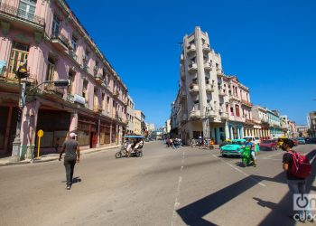 Calle Zanja, en La Habana. Foto: Otmaro Rodríguez.