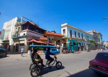 Calle Zanja, en La Habana. Foto: Otmaro Rodríguez.