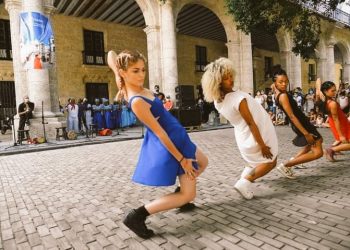Las calles del centro histórico de La Habana acogieron las presentaciones del festivalFestival Danza en Paisajes Urbanos. Habana Vieja: Ciudad en Movimiento 2022 Fotos: Néstor Martí / Perfil de Ttwitter de Cubaescena.