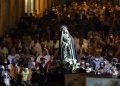 Fieles católicos cubanos participan en una procesión del Viernes Santo en La Habana, el 15 de abril de 2022. Foto: Ernesto Mastrascusa / EFE.