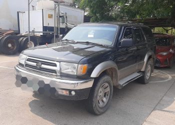 Camioneta en la viajaban los cubanos. Foto: Policía Nacional de Honduras.