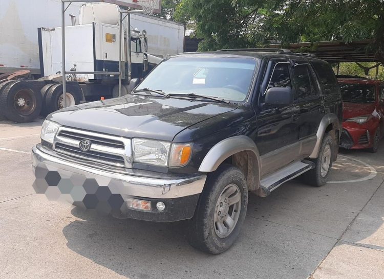 Camioneta en la viajaban los cubanos. Foto: Policía Nacional de Honduras.