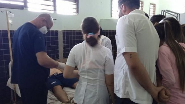 Los lesionados eran atendidos en el hospital clínico quirúrgico Arnaldo Milián Castro. Foto: Telecubanacán.