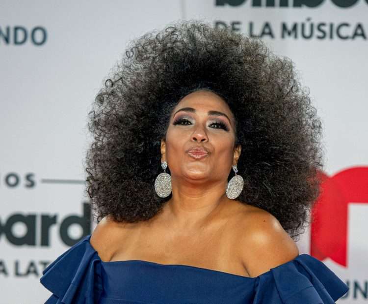 Detalle de una fotografía de archivo fechada el 21 de octubre de 2020 donde la cantante cubana posa a su llegada a la alfombra roja de los Premios Billboard de la Música Latina en el BB&T Center de Sunrise, Florida. Foto: Giorgio Viera/Efe/ARCHIVO.