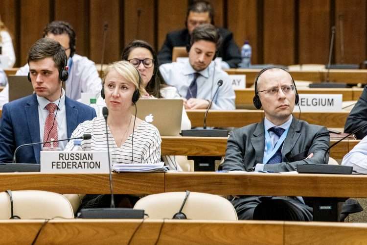 Boris Bondarev, diplomático de la misión de Moscu en las oficinas de Naciones Unidas, en Ginebra, Suiza (a la derecha). Foto: MSNBC.