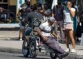 Personas en La Habana, el martes 17 de mayo de 2022, un día después de los anuncios de la Administración Biden sobre cambios en la política hacia Cuba. Foto: Otmaro Rodríguez.