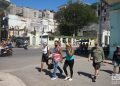 Personas en La Habana, el martes 17 de mayo de 2022, un día después de los anuncios de la Administración Biden sobre cambios en la política hacia Cuba. Foto: Otmaro Rodríguez.