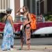 Turistas sin nasobuco en La Habana, el martes 17 de mayo de 2022, un día después de los anuncios de la Administración Biden sobre cambios en la política hacia Cuba. Foto: Otmaro Rodríguez.