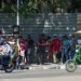 Personas en La Habana, el martes 17 de mayo de 2022, un día después de los anuncios de la Administración Biden sobre cambios en la política hacia Cuba. Foto: Otmaro Rodríguez.