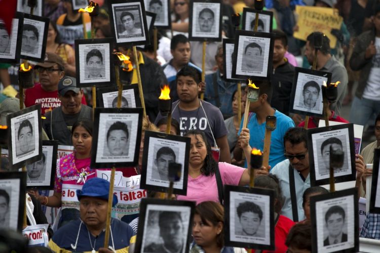 Clamando por los desaparecidos. Foto: WPR.