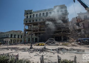 Vista del Hotel Saratoga, en La Habana, tras la explosión ocurrida en el lugar este viernes 6 de mayo de 2022. Foto: Otmaro Rodríguez.