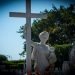 Escultura de Amelia Goyri, "La Milagrosa", protectora de las madres y sus hijos, en su tumba en el Cementerio de Colón, en La Habana. Foto: Otmaro Rodríguez.