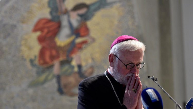 Arzobispo Gallagher durante una visita a Líbano. Foto: www.vaticannews.va/