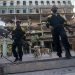 Rescatistas junto a sus perros frente al hotel Saratoga, en La Habana, durante los trabajos de búsqueda y rescate en el lugar. Foto: Otmaro Rodríguez.