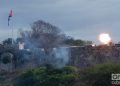 Salvas de artillería disparadas desde la fortaleza de La Cabaña, en La Habana, a la llegada a la bahía habanera del buque escuela de la Armada española Juan Sebastián de Elcano, el jueves 12 de mayo de 2022. Foto: Otmaro Rodríguez.