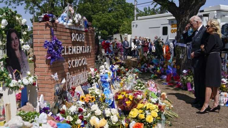 Joe y Jill Biden en la escuela primaria Robb, Uvalde, Texas. Foto: Dallas Morning News.