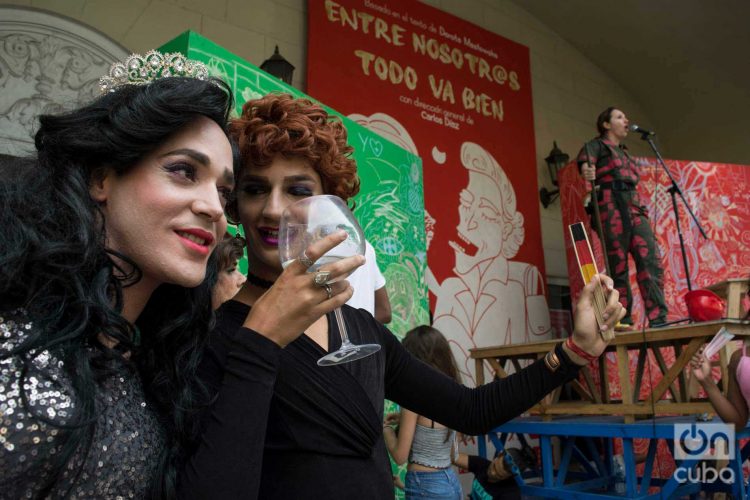 Teatro El Público en la apertura artística del corredor cultural de la Calle Línea, el sábado 27 de abril de 2019 durante la XIII Bienal de La Habana. Foto: Otmaro Rodríguez.