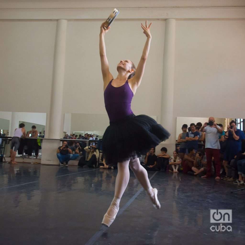 Ensayo del Ballet Nacional de Cuba. Foto: Otmaro Rodríguez.