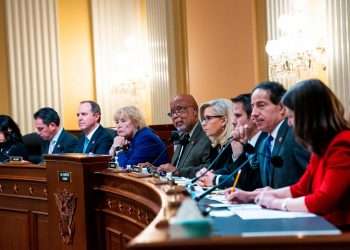 Una sesión del Comité Selecto de la Cámara que investiga el asalto al Capitolio. Foto: CNN.