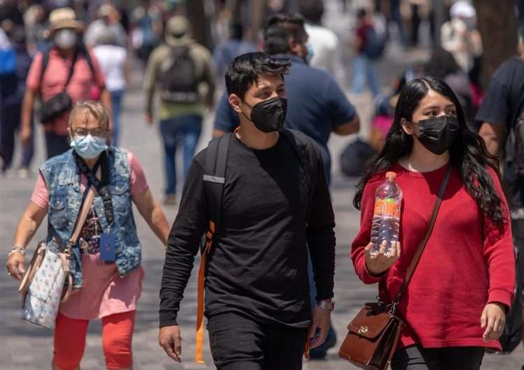 Personas en una calle de México. Foto: Isaac Esquivel / EFE / Archivo.